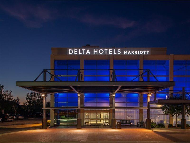 Delta Hotels By Marriott Milwaukee Northwest Menomonee Falls Exterior photo
